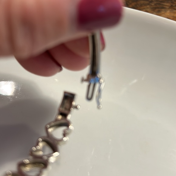 Sterling silver heart bracelet - Picture 8 of 9